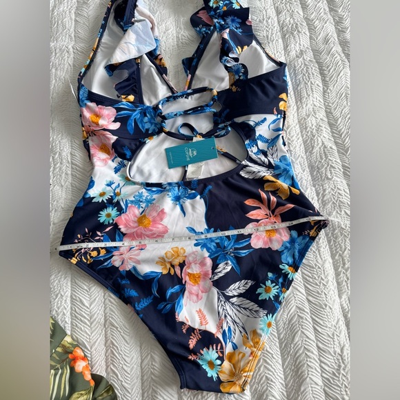 Elegant Sunny Flower Ruffled Lace-Back One Piece Swimsuit Size L NWT - Picture 10 of 14